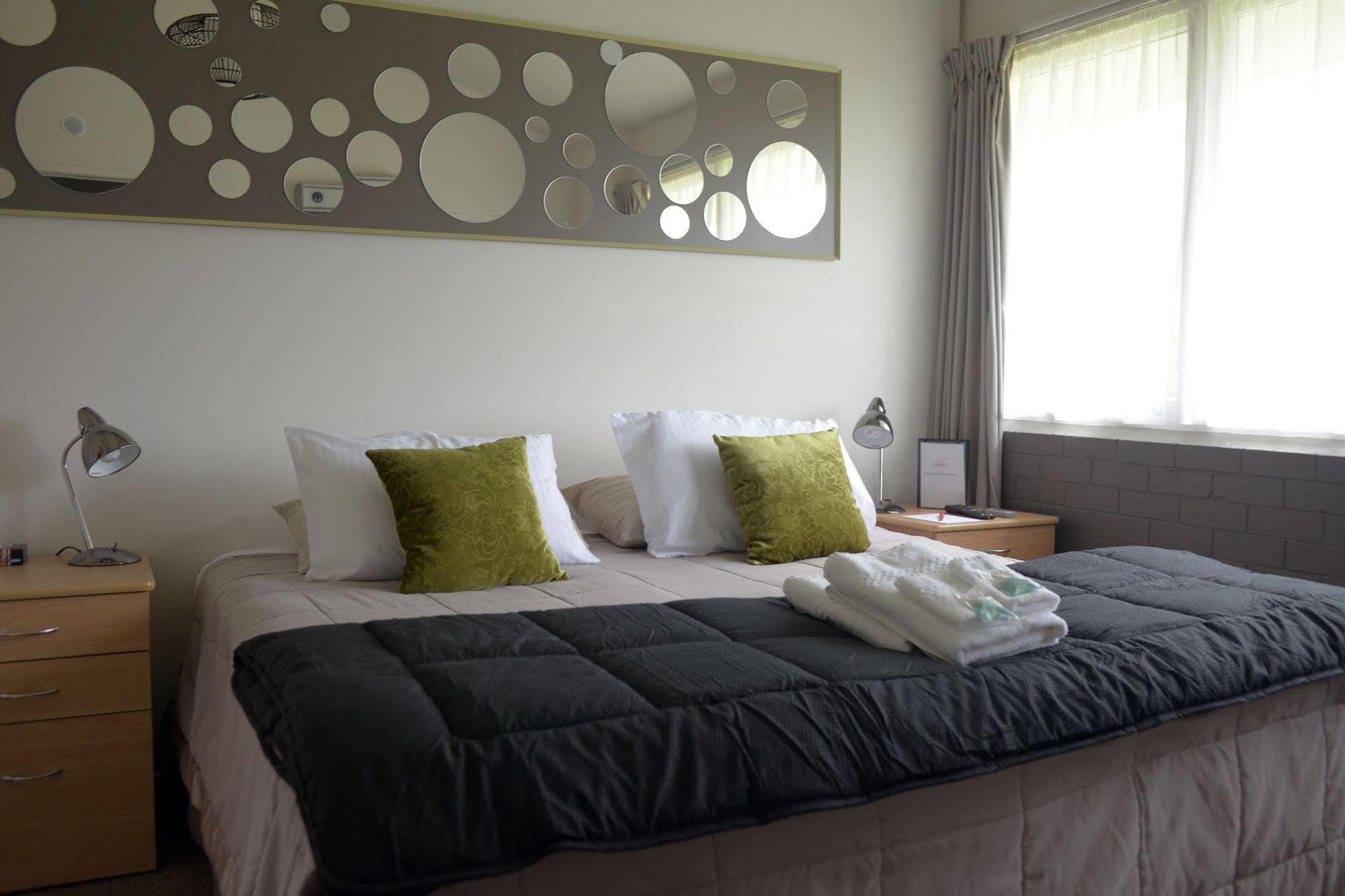 Lavalla Estate Guest House Tuakau ภายนอก รูปภาพ